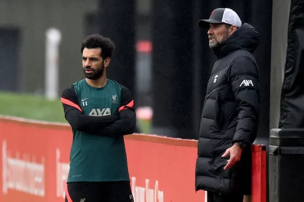 Liverpool manager Jurgen Klopp insists Mohamed Salah is only human. Therefore can not be sent into the field as a real person for the team at all times. Like the home game against Benfica 3-3 in the second leg of the UEFA Champions League quarter-final. On Wednesday, April 13 last. Ready to encourage the team to show their best form to meet Manchester City's key rivals again. In the FA Cup playoffs on Saturday 16 April Only goalkeeper Alisson Becker and centre-back Virgil van Dijk have played more Premier League games than Salah this season, so being dropped from the starting line-up becomes an issue. Many people suspect that Will it be related to the form of the attacking mummy who hasn't scored a goal from open play since mid-February? about this German trainer Came out to clarify that "The reason Mo didn't start is easy, even though Mo scored four goals in the last game. He probably wasn't real yesterday. It's not about anything. It's just a necessity. Mo played (for Egypt) in January and February six matches for 120 minutes. He is still a human being. And obviously there will be some games where he doesn't actually start. The game we switched him off. And he hates it, but it's clear.” However, believe that With the Blues in the FA Cup semi-finals on Saturday, the 29-year-old's chances of getting into the starting line-up are quite high, which Klopp hopes. His team will show their best form. After drawing 2-2 with City in both games in the Premier League this season “I think City were very strong last week. And we're not doing as well as we should. So I want to see games where we are at our best as well. That's very interesting, let's take a look. Maybe it's a surprise. We were good, but the boys did really well in the last game. But I think in a few positions we can play at a completely different level. And I think we should give it a try,” said the Reds boss.
