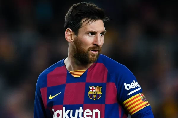 Messi kicked the first match, the ticket price rose to almost 4 million baht per ticket.